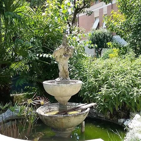 Lucilla Bed and Breakfast Πέζαρο