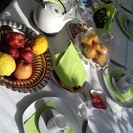 Lucilla Bed and Breakfast Πέζαρο